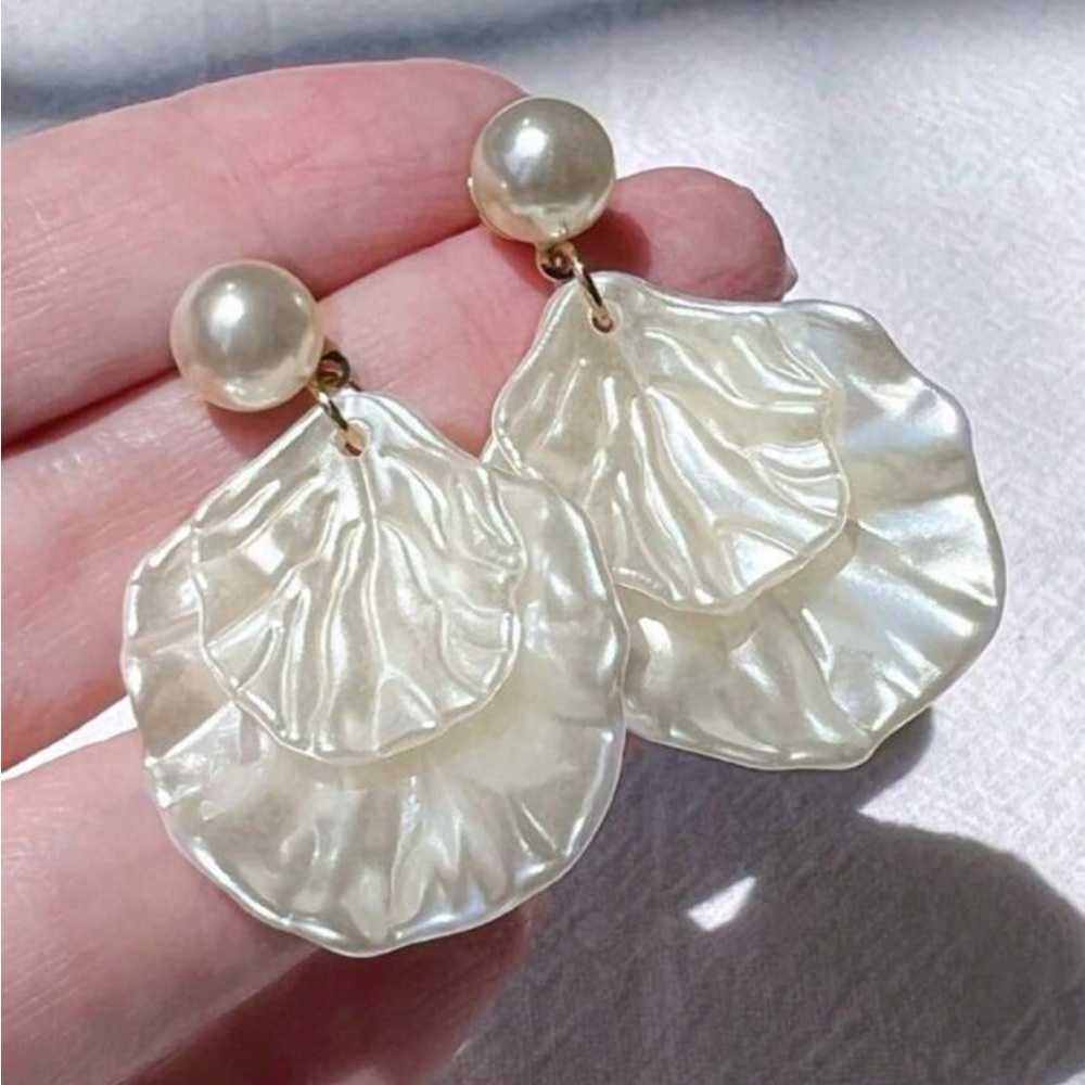 Faux Pearl Decor Shell Design Drop Earrings - Picture 2 of 8